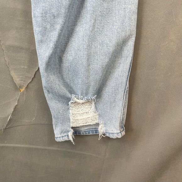 Hollister Ultra High Rise Mom Jeans Women's 7R W28 L27 Light Blue Zip Fly Button - Picture 6 of 11